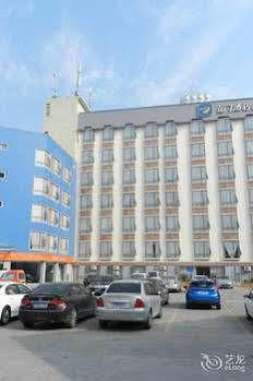 The Seven Hotel Yichang Zewnętrze zdjęcie